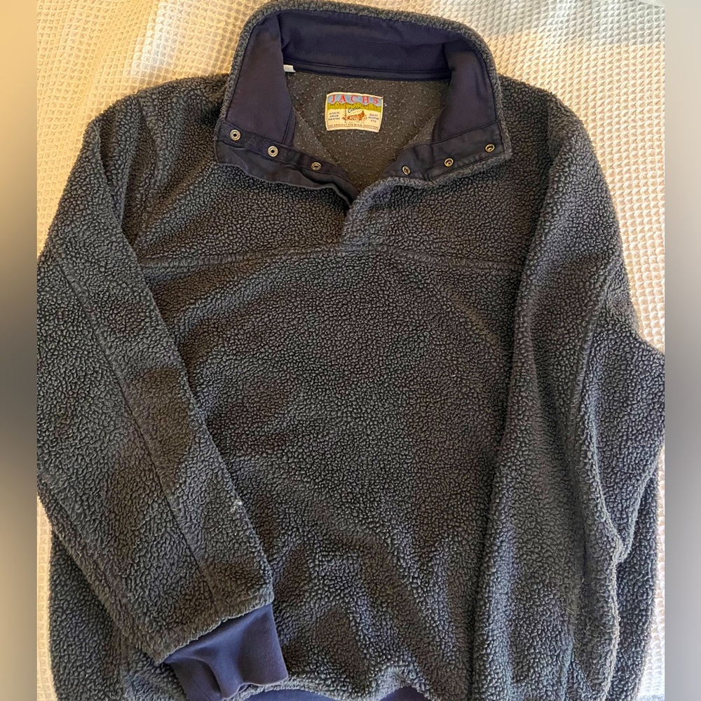 Jachs fleece jacket. Quarter opening with 4 buttons